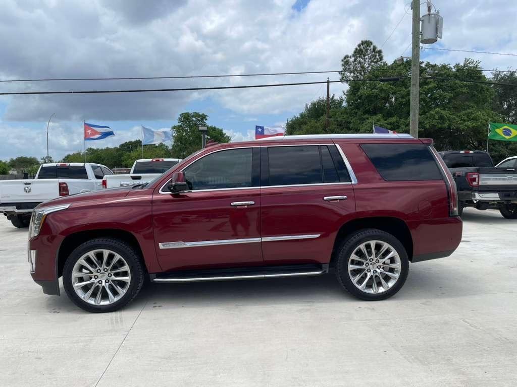 Cadillac Escalade Luxury 2WD 2017