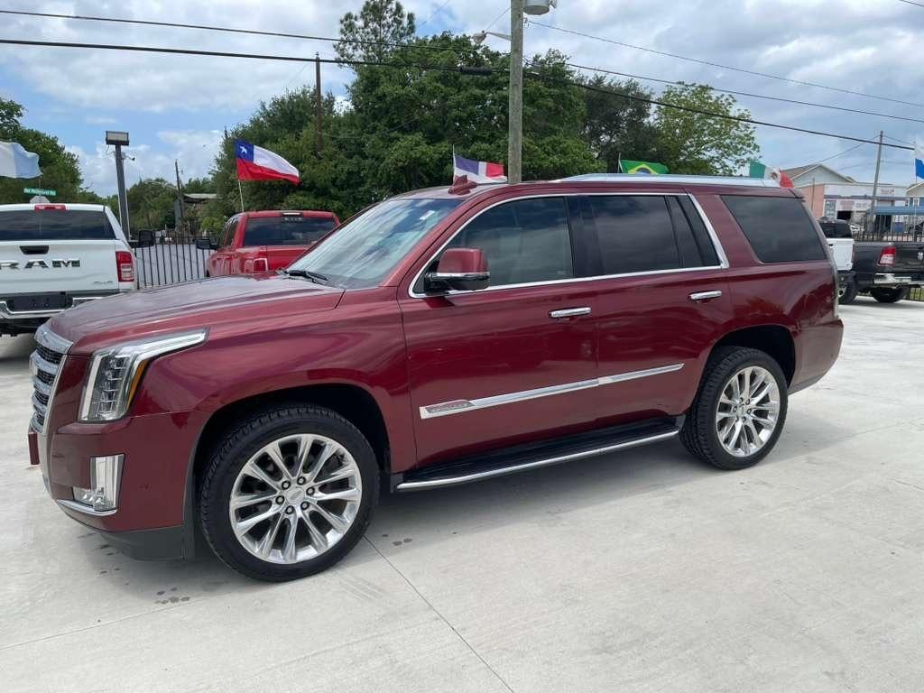 Cadillac Escalade Luxury 2WD 2017