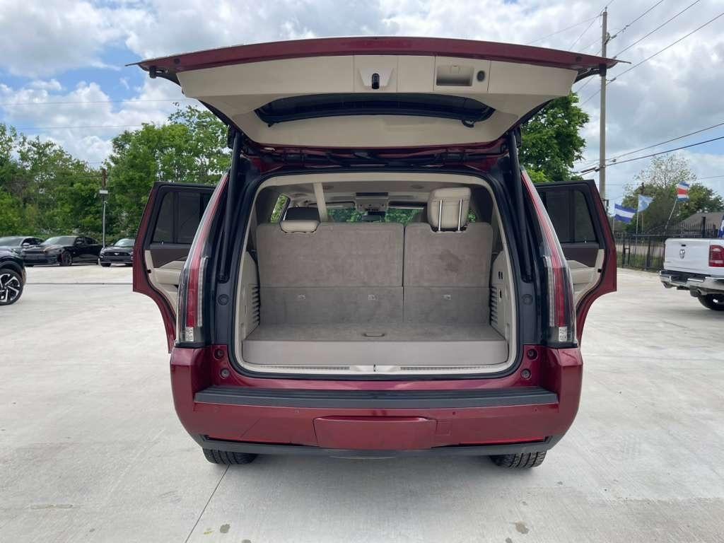 Cadillac Escalade Luxury 2WD 2017