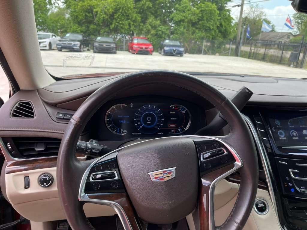 Cadillac Escalade Luxury 2WD 2017