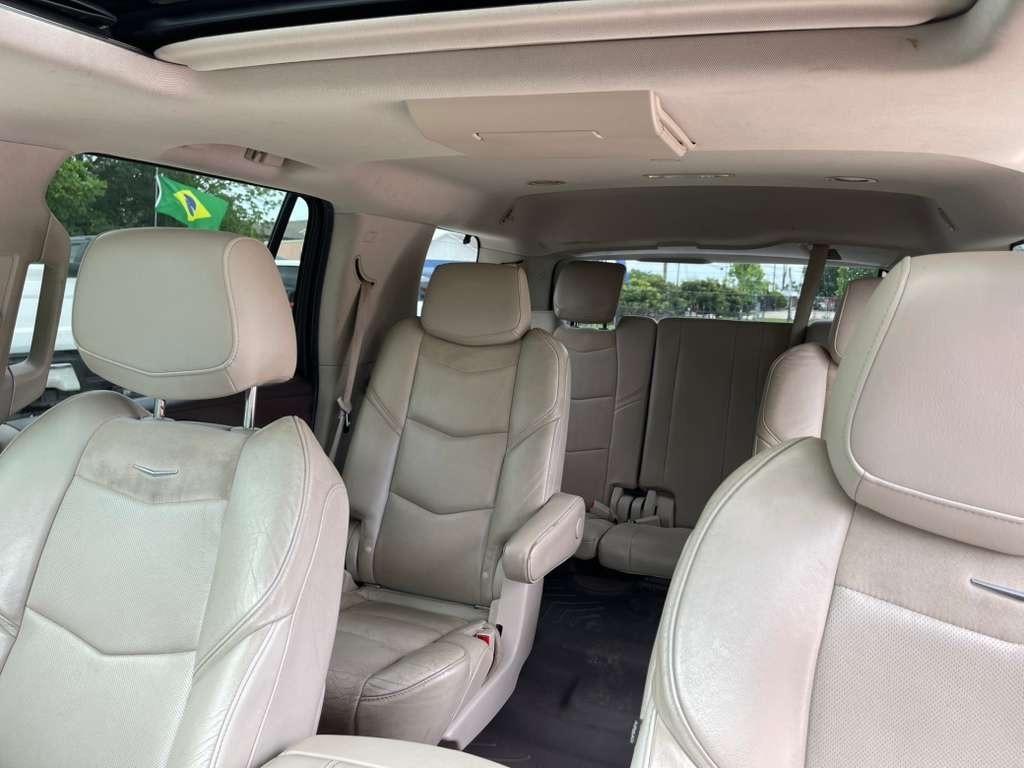 Cadillac Escalade Luxury 2WD 2017