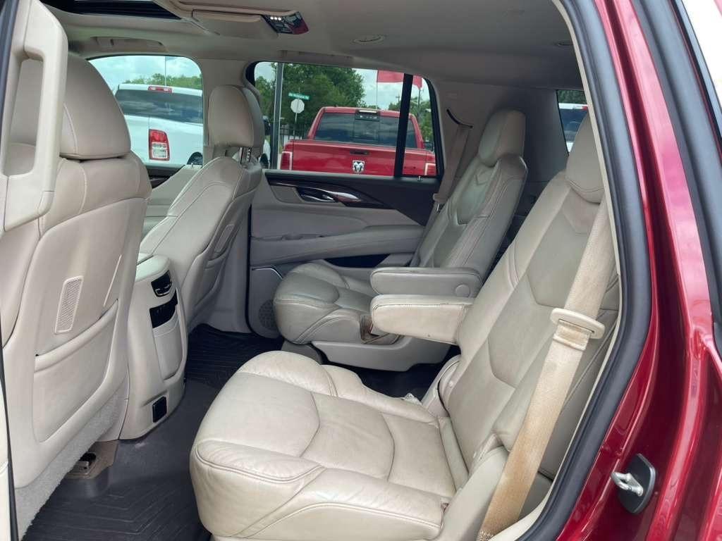 Cadillac Escalade Luxury 2WD 2017