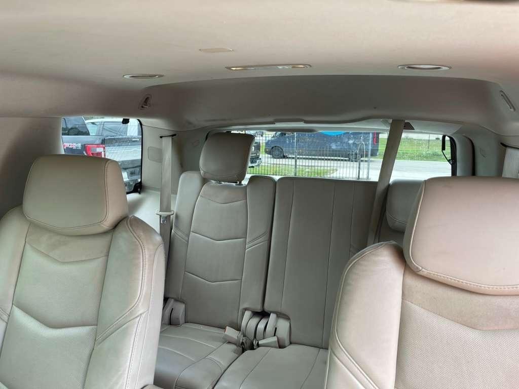 Cadillac Escalade Luxury 2WD 2017