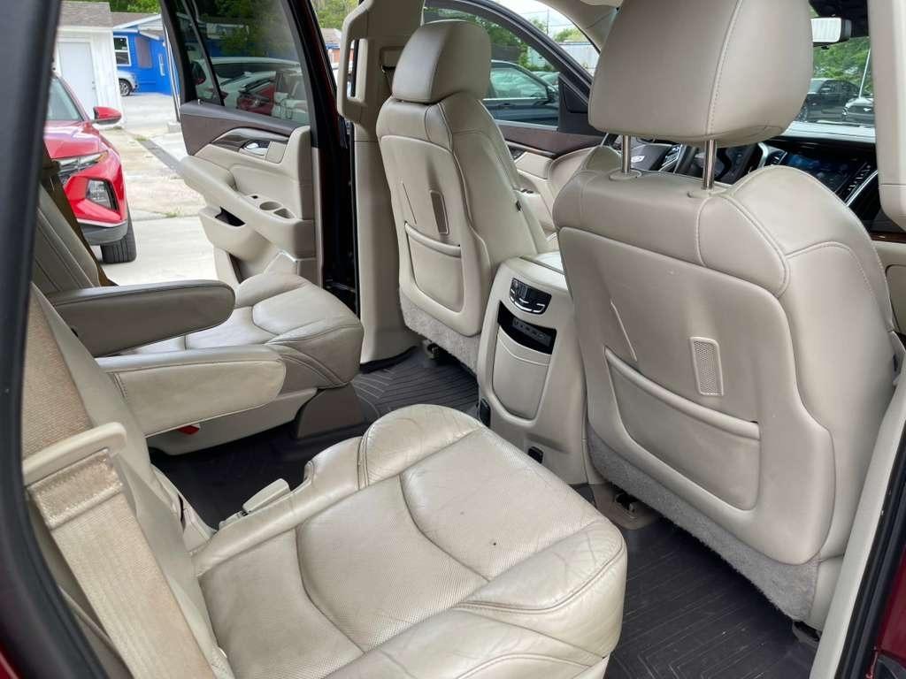 Cadillac Escalade Luxury 2WD 2017