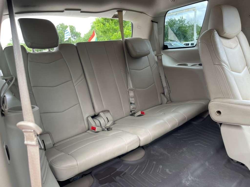 Cadillac Escalade Luxury 2WD 2017