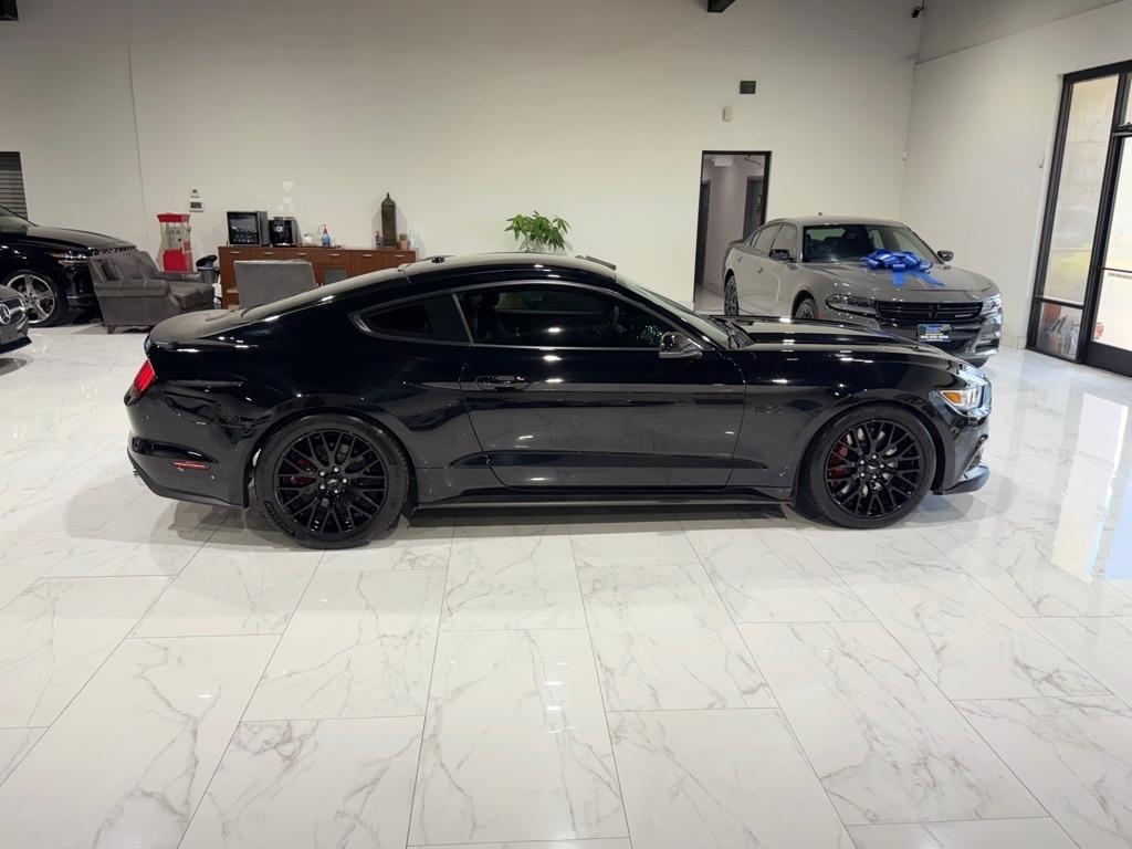 Ford Mustang GT Premium Coupe 2016