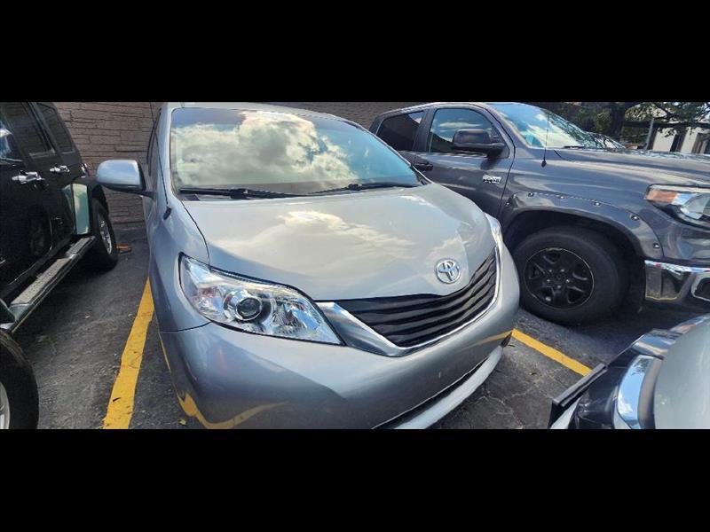 2014 Toyota Sienna LE FWD 8-Passenger V6