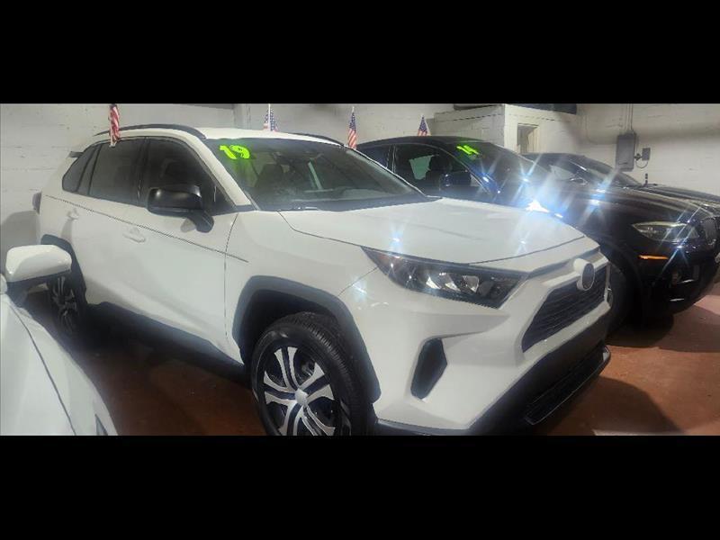 2019 Toyota RAV4 LE
