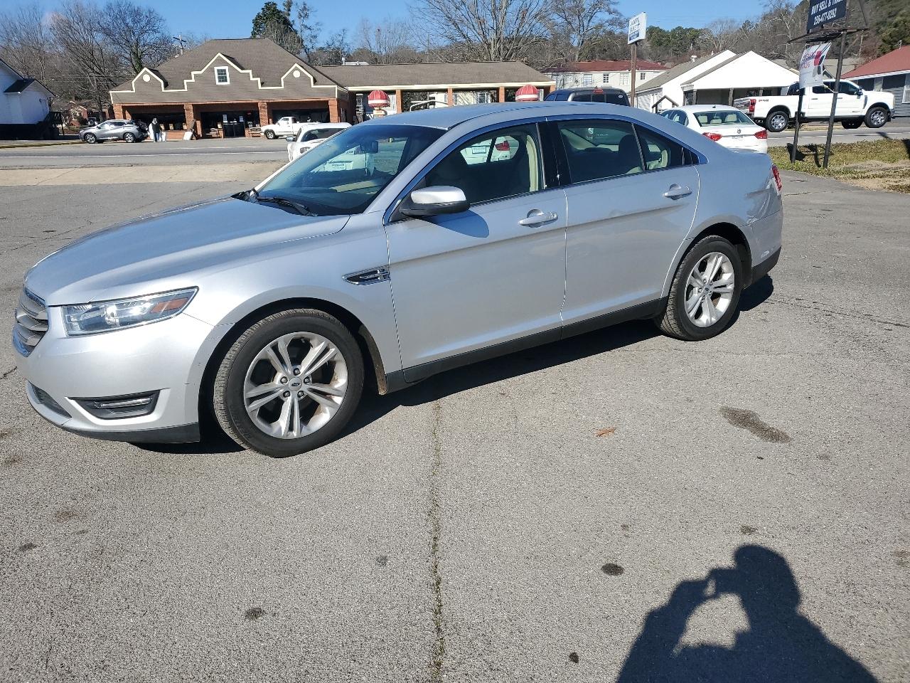 Ford Taurus SEL FWD 2018