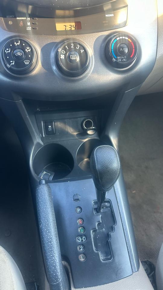 Toyota RAV4 Base I4 4WD 2011