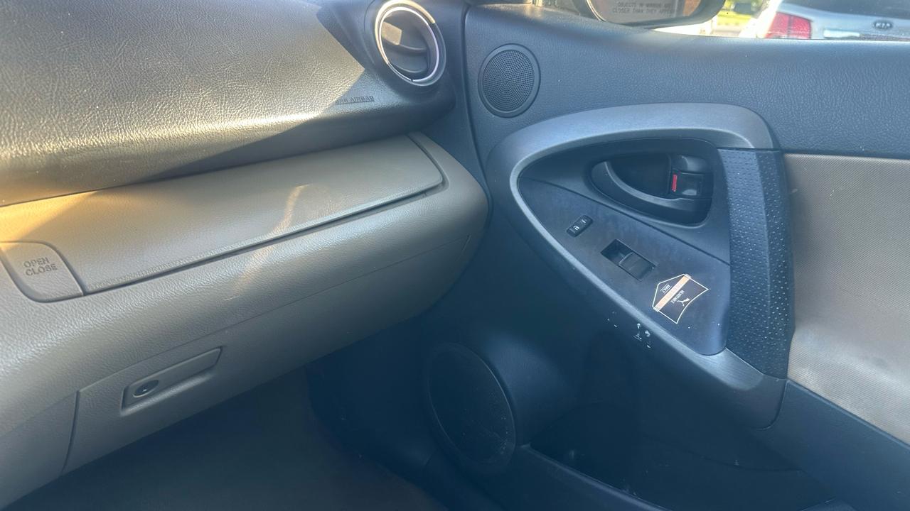 Toyota RAV4 Base I4 4WD 2011