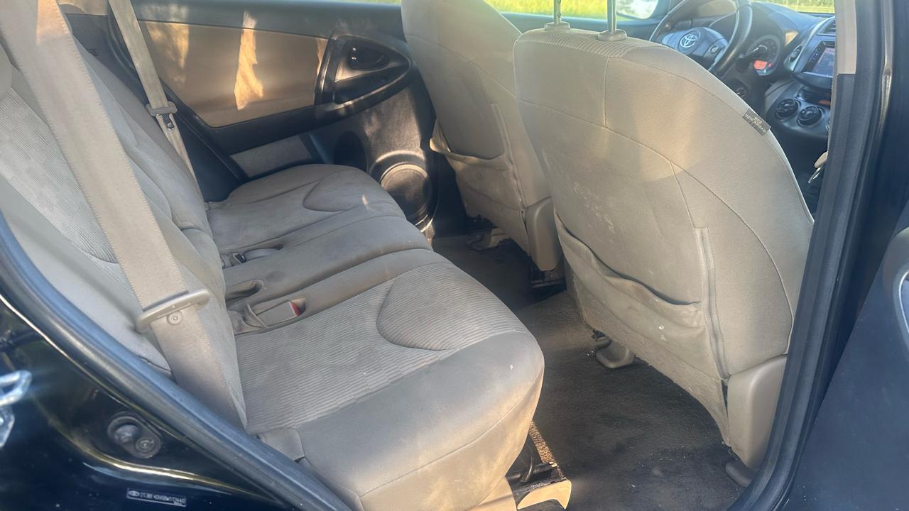 Toyota RAV4 Base I4 4WD 2011