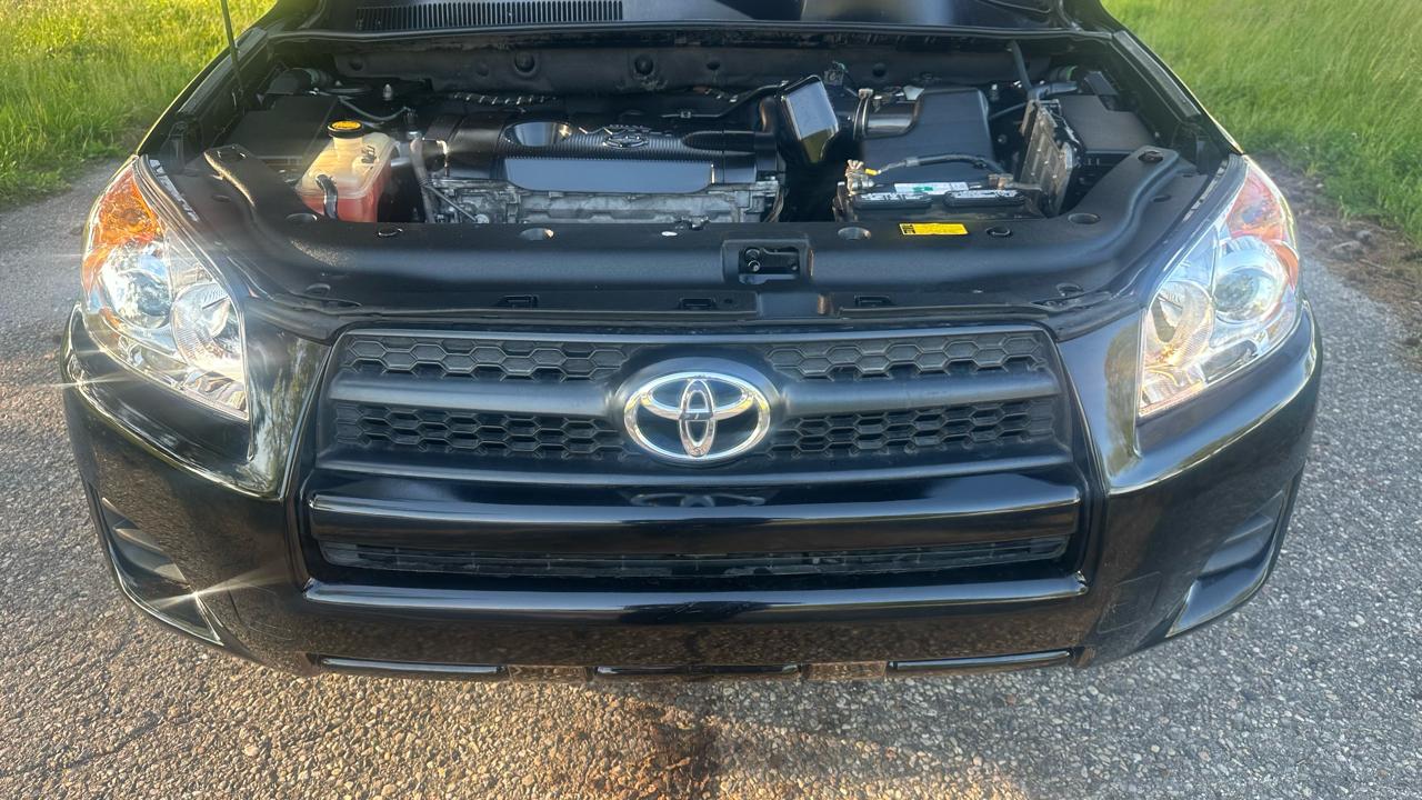 Toyota RAV4 Base I4 4WD 2011