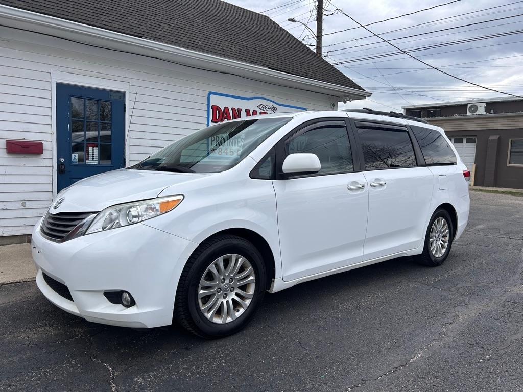 Toyota Sienna XLE FWD 8-Passenger V6 2013