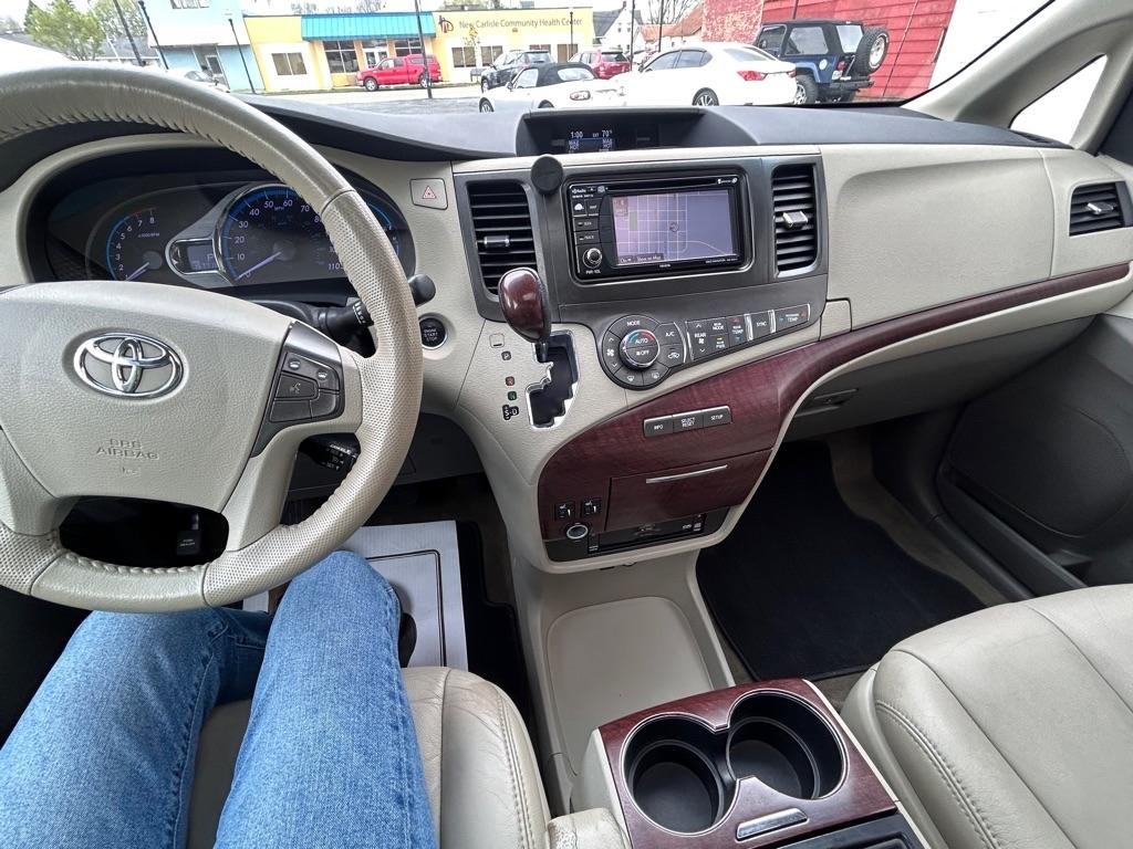 Toyota Sienna XLE FWD 8-Passenger V6 2013