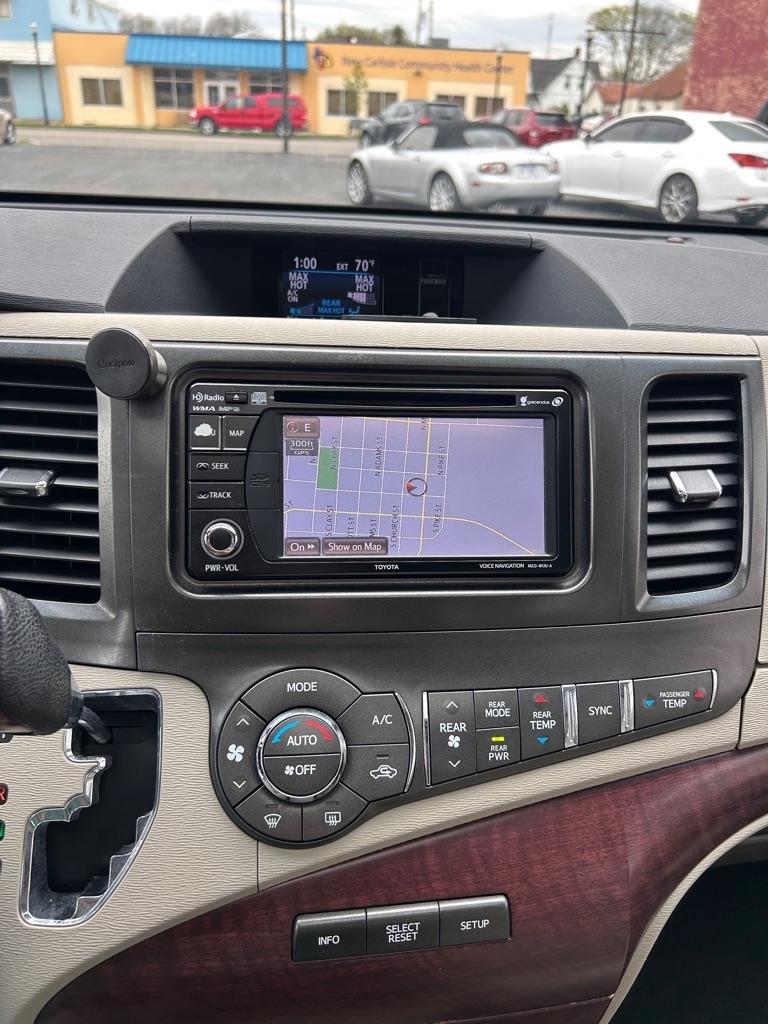 Toyota Sienna XLE FWD 8-Passenger V6 2013