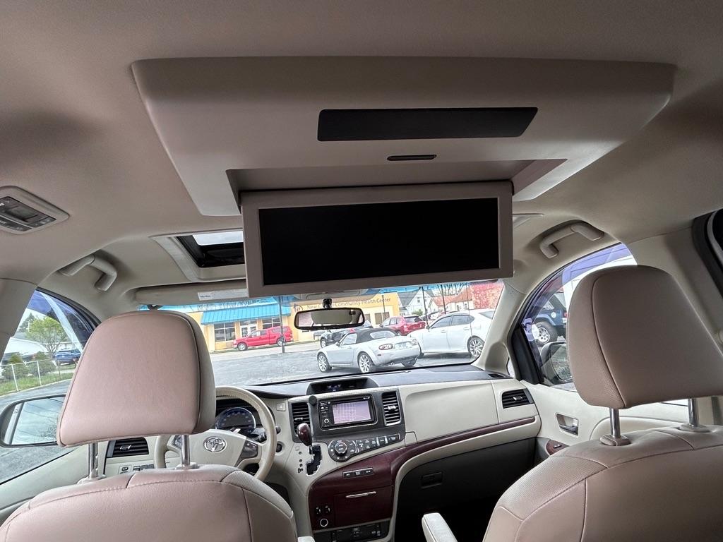 Toyota Sienna XLE FWD 8-Passenger V6 2013