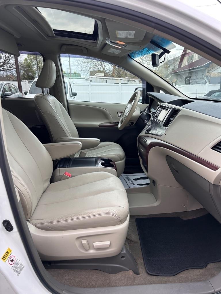 Toyota Sienna XLE FWD 8-Passenger V6 2013