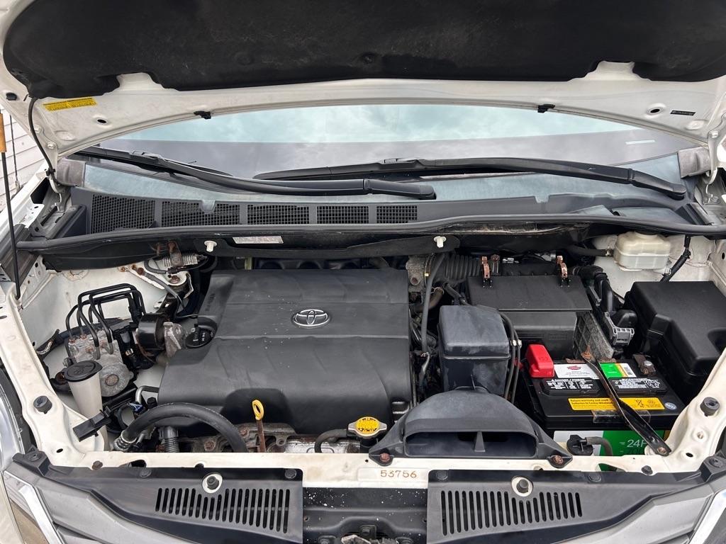 Toyota Sienna XLE FWD 8-Passenger V6 2013