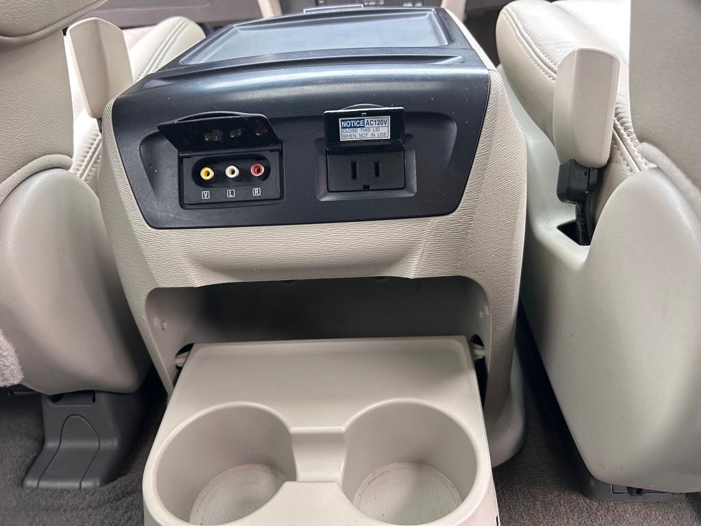 Toyota Sienna XLE FWD 8-Passenger V6 2013