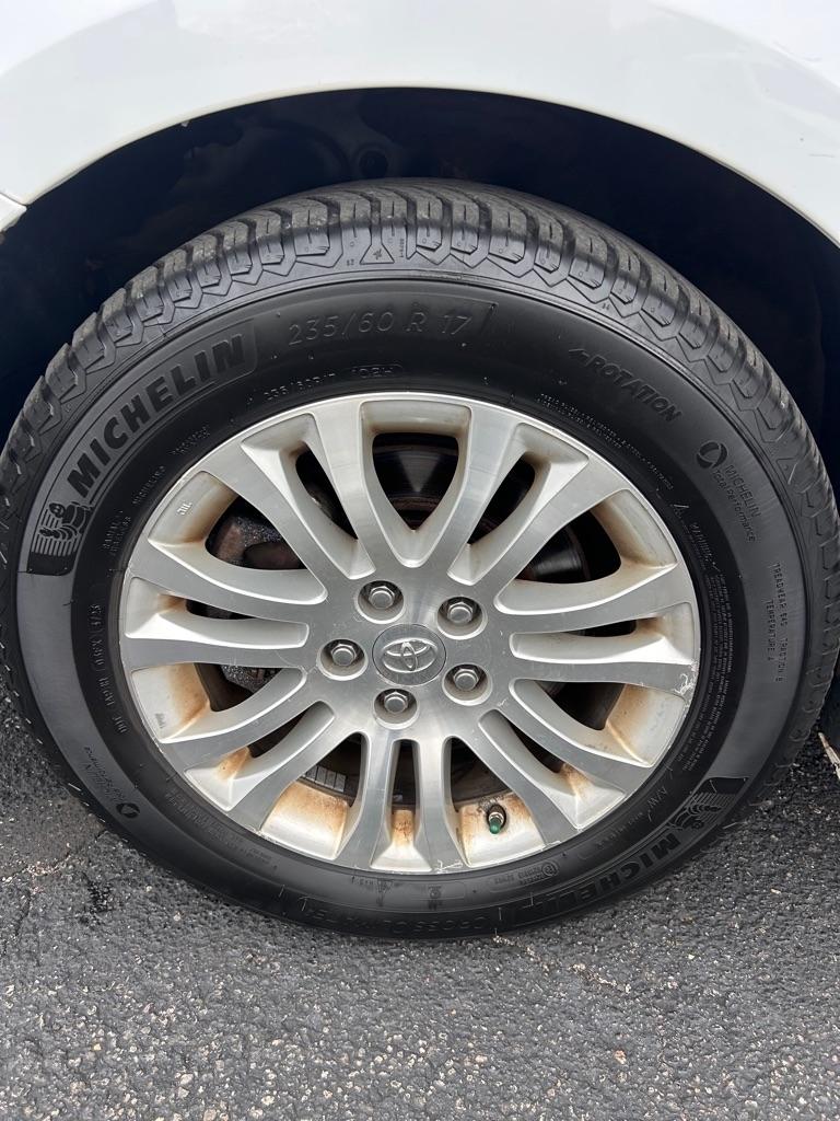 Toyota Sienna XLE FWD 8-Passenger V6 2013