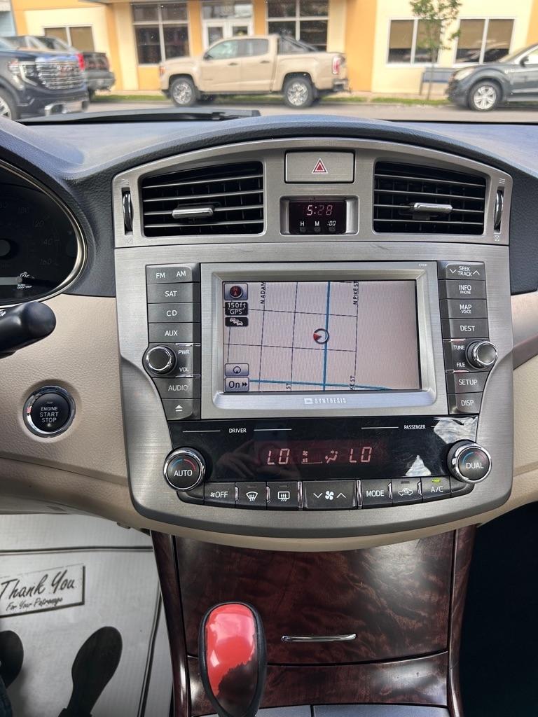 Toyota Avalon Base 2011