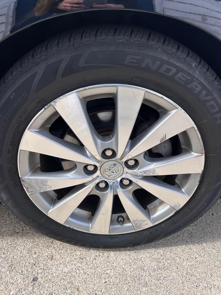 Toyota Avalon Base 2011