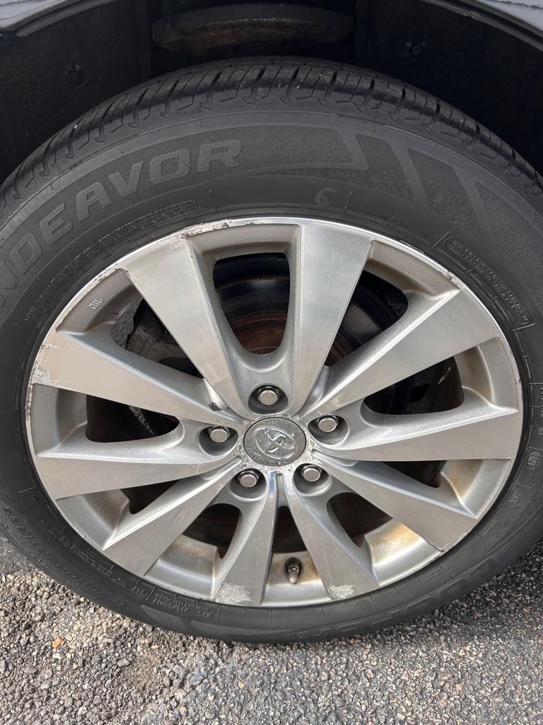 Toyota Avalon Base 2011