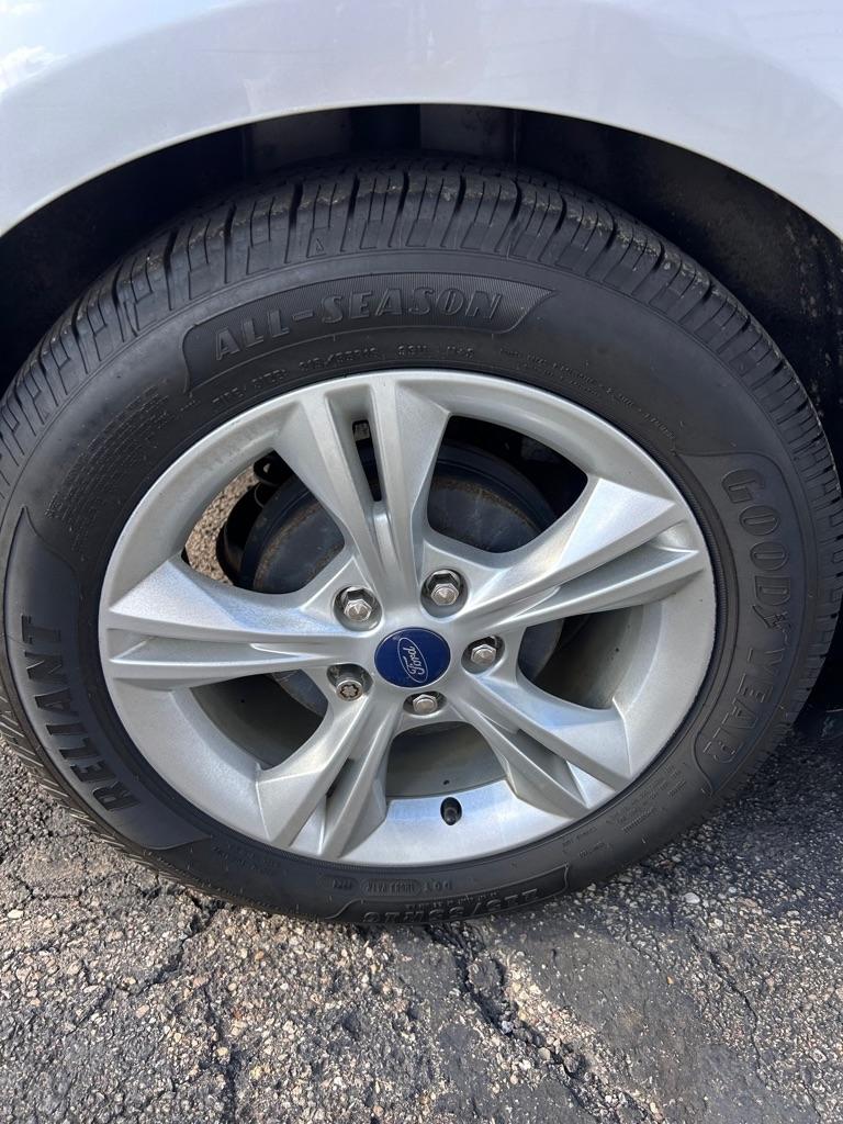 Ford Focus SE Sedan 2013