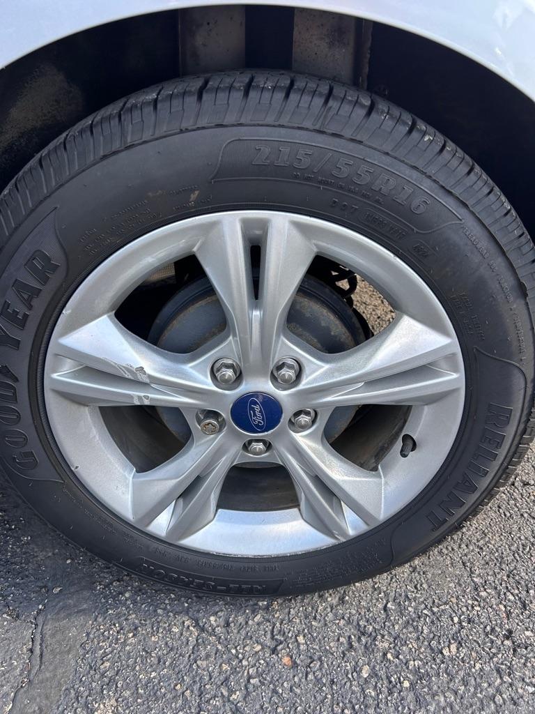 Ford Focus SE Sedan 2013