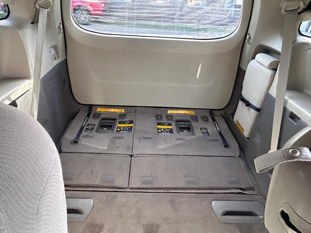 Toyota Sienna LE 8-Pass V6 2011