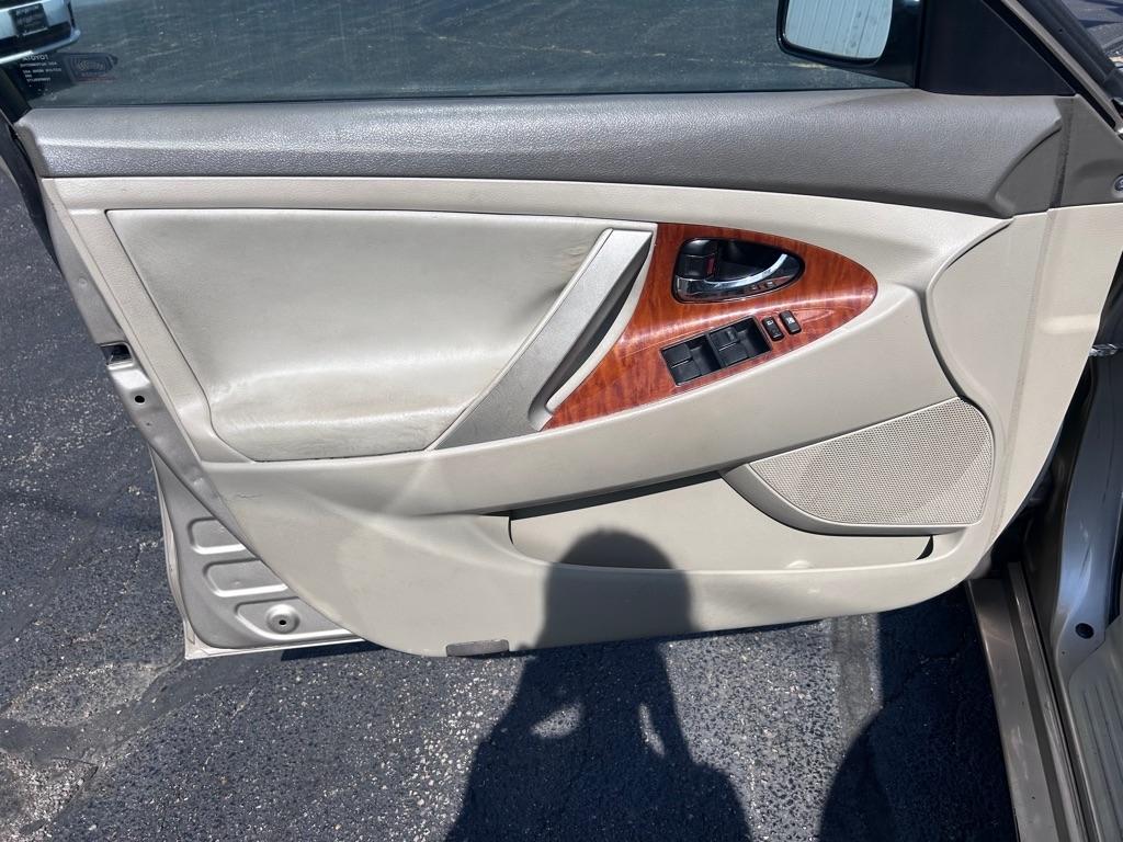 Toyota Camry LE V6 6-Spd AT 2009