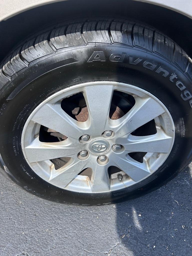Toyota Camry LE V6 6-Spd AT 2009