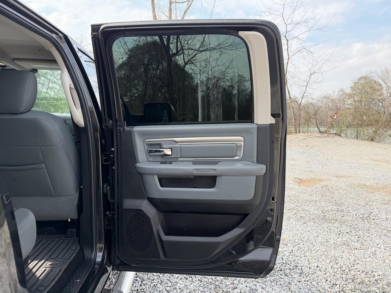 RAM 1500 SLT Crew Cab SWB 2WD 2017