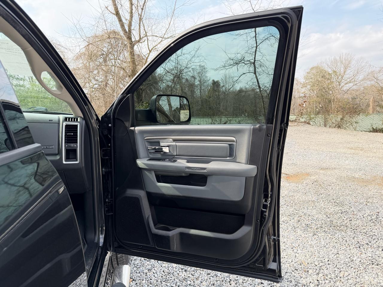 RAM 1500 SLT Crew Cab SWB 2WD 2017