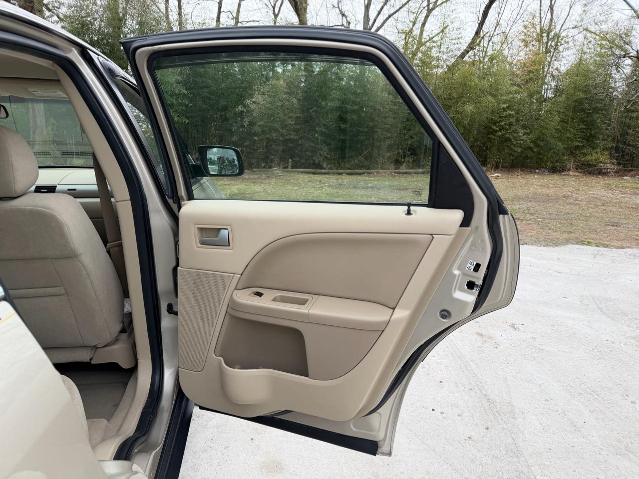 Ford Five Hundred SE 2005