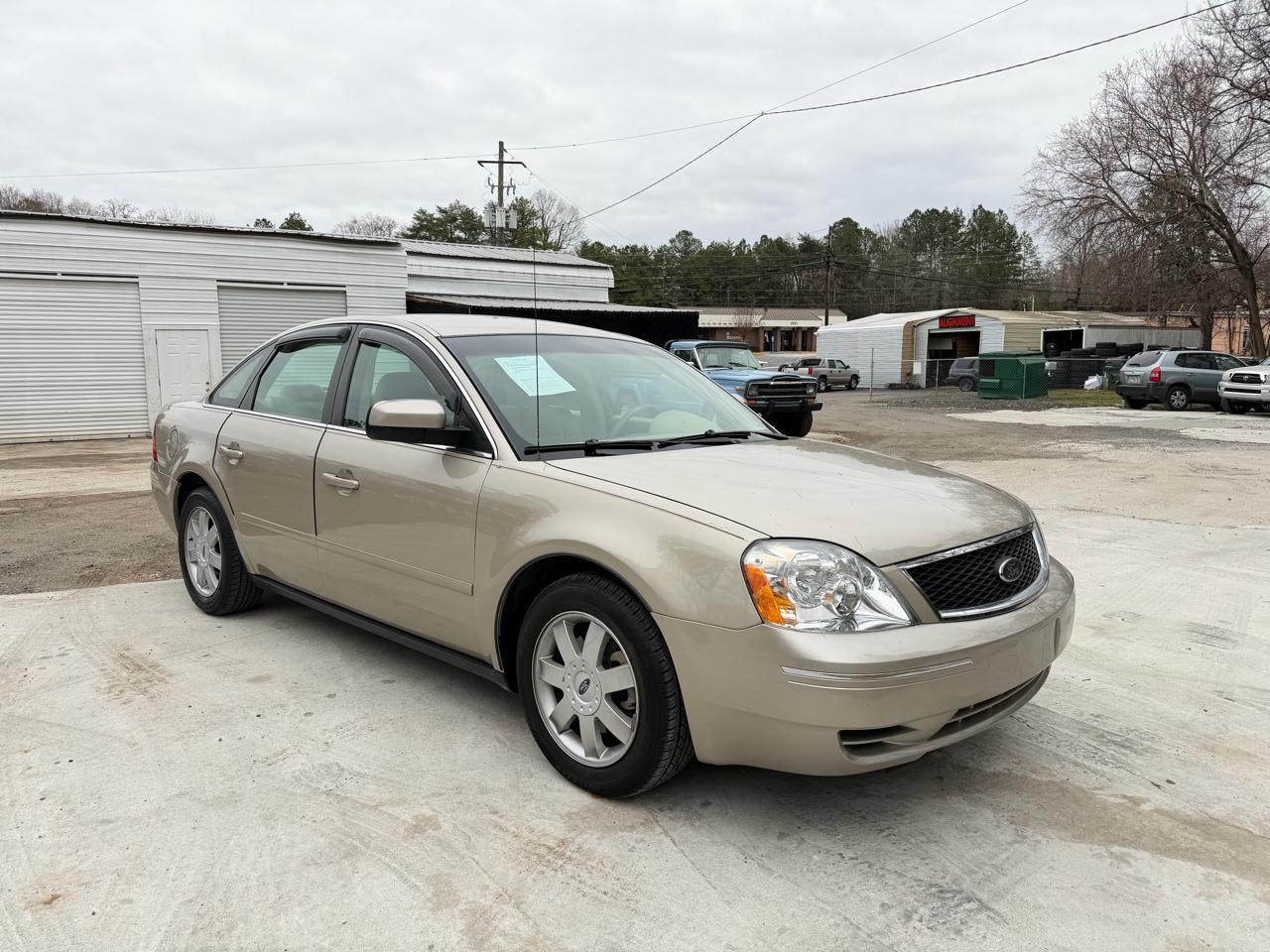 2005 Ford Five Hundred SE's photo