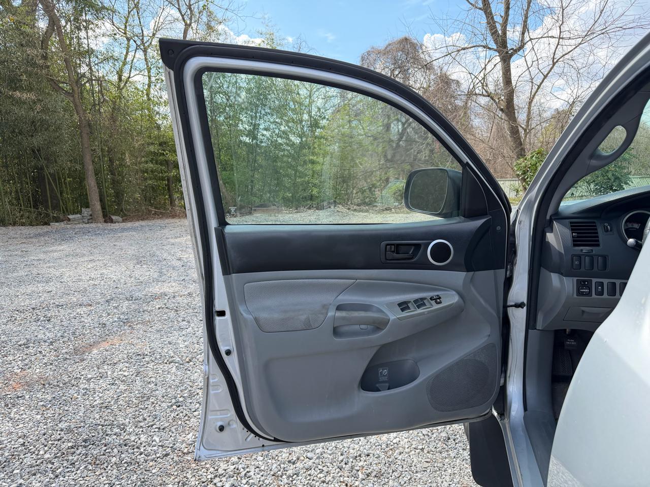 Toyota Tacoma PreRunner Double Cab V6 Auto 2WD 2011