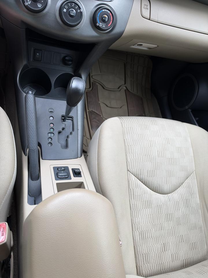 2011 Toyota RAV4 Base - Photo 21
