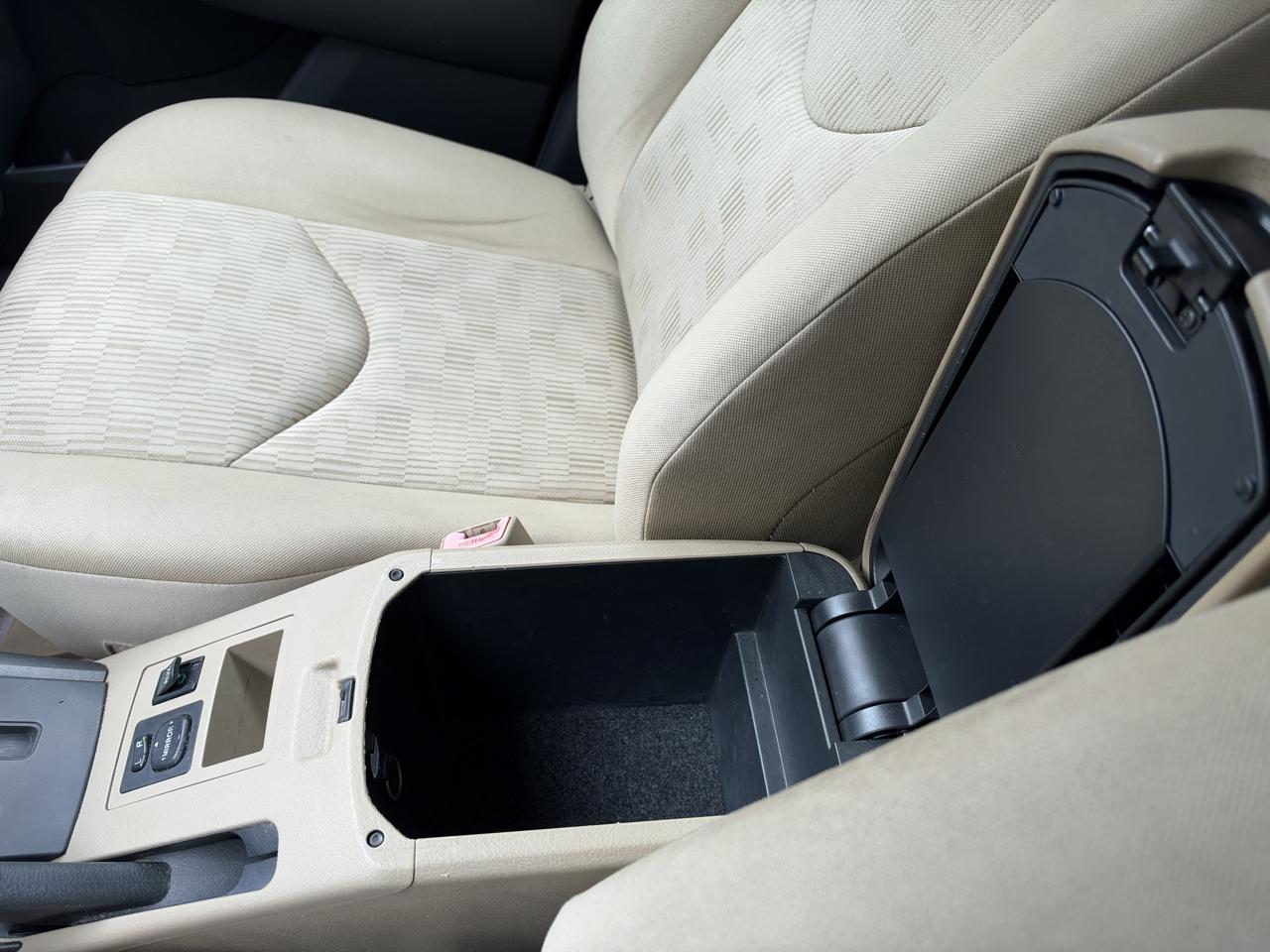 2011 Toyota RAV4 Base - Photo 22