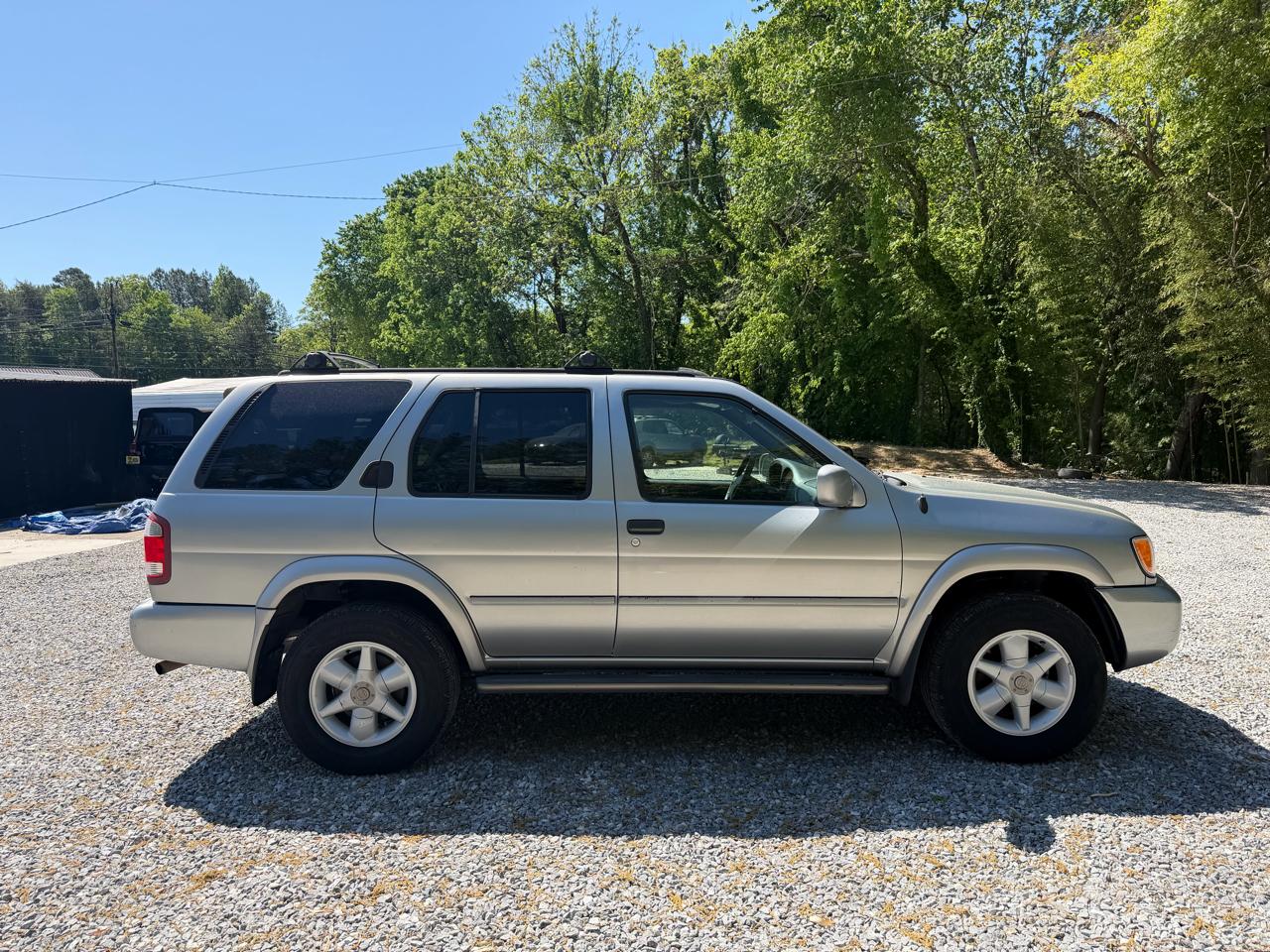 1999 Nissan Pathfinder XE