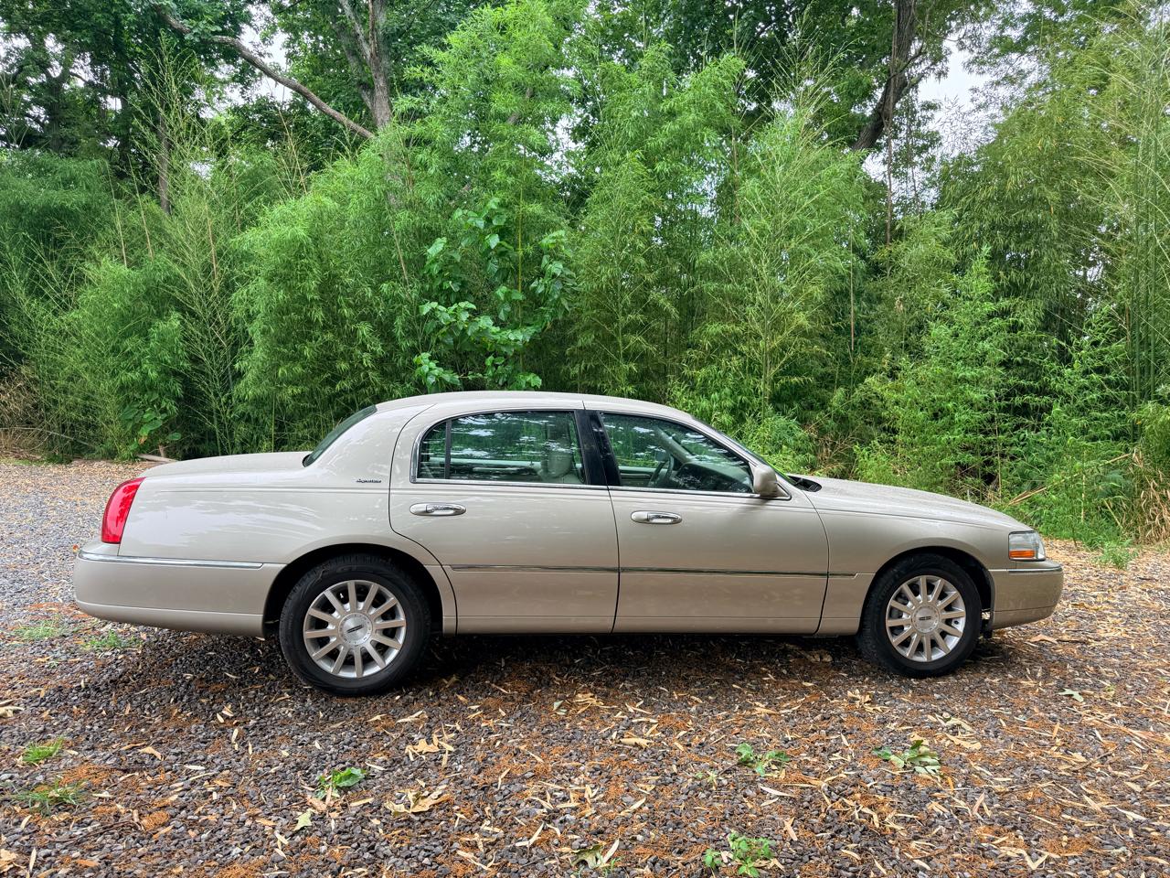 2007 Lincoln Town Car Signature's photo