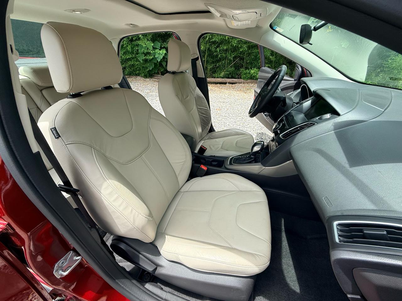 2015 Ford Focus Titanium - Photo 19