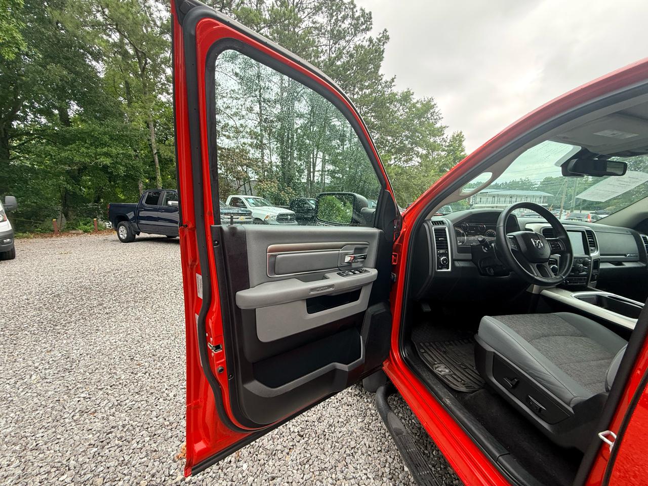 RAM 1500 SLT Crew Cab SWB 4WD 2017