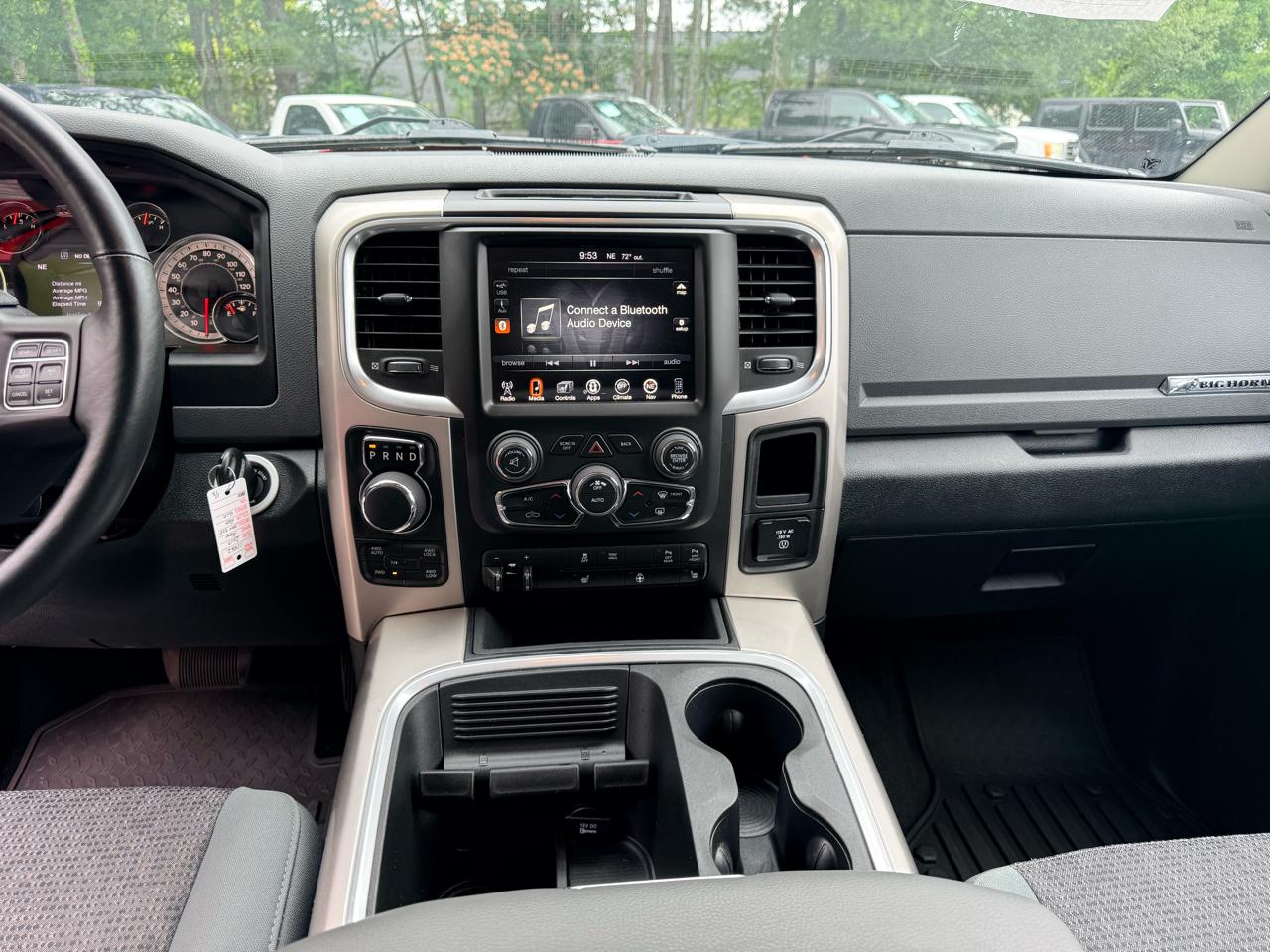 RAM 1500 SLT Crew Cab SWB 4WD 2017