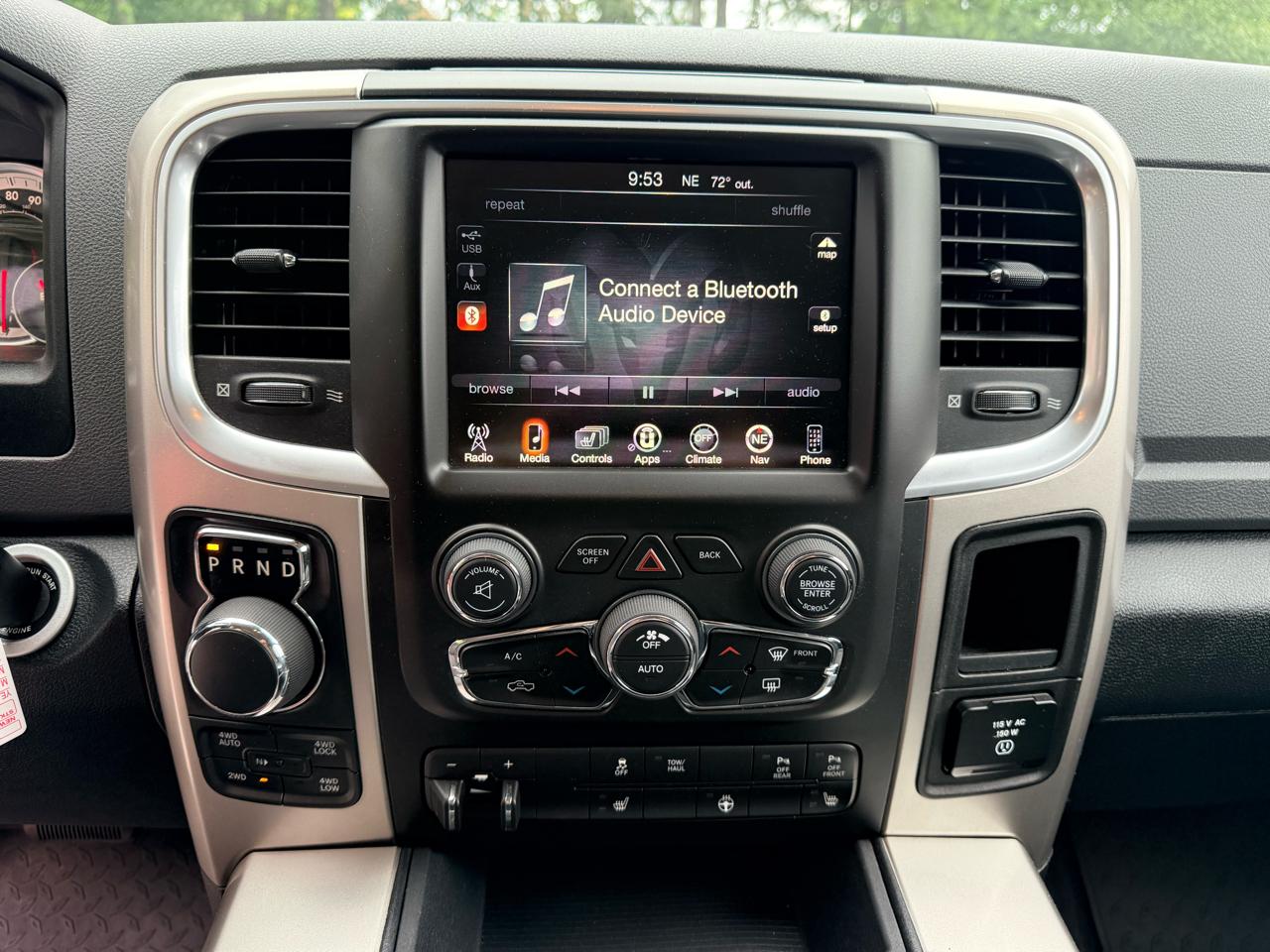RAM 1500 SLT Crew Cab SWB 4WD 2017