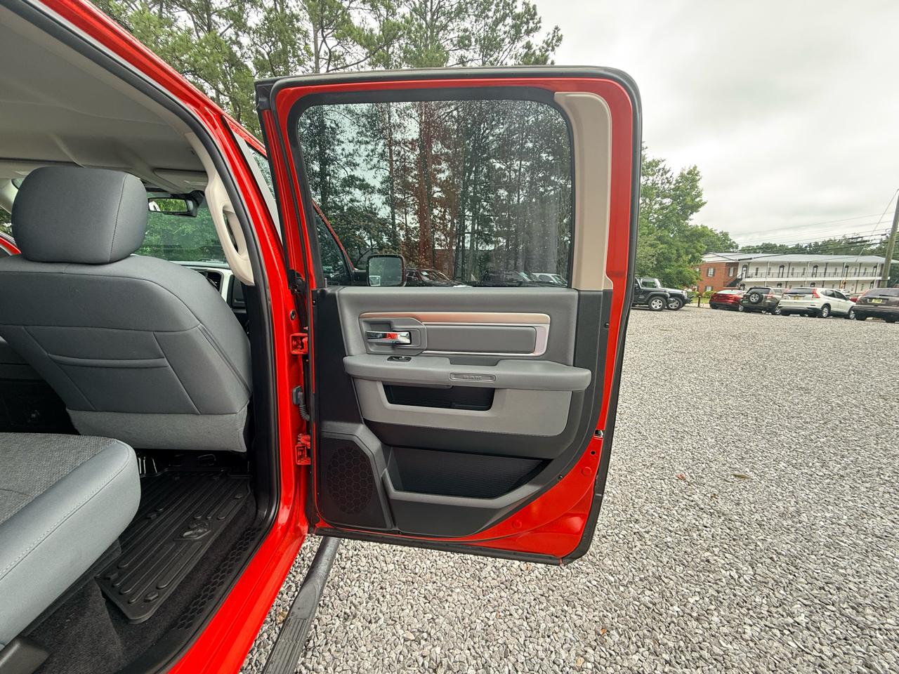 RAM 1500 SLT Crew Cab SWB 4WD 2017