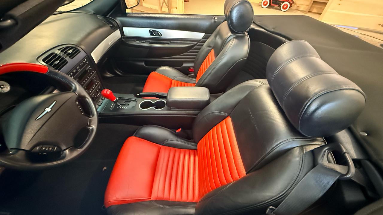 Ford Thunderbird Deluxe 2003