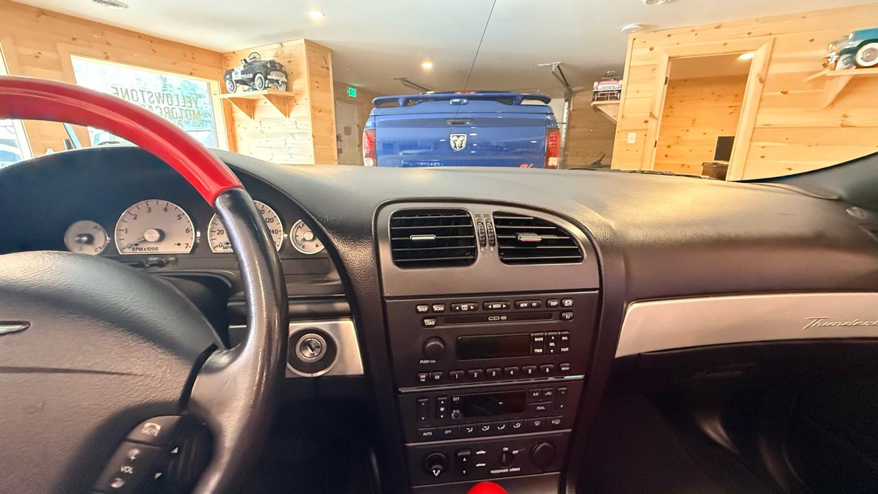 Ford Thunderbird Deluxe 2003