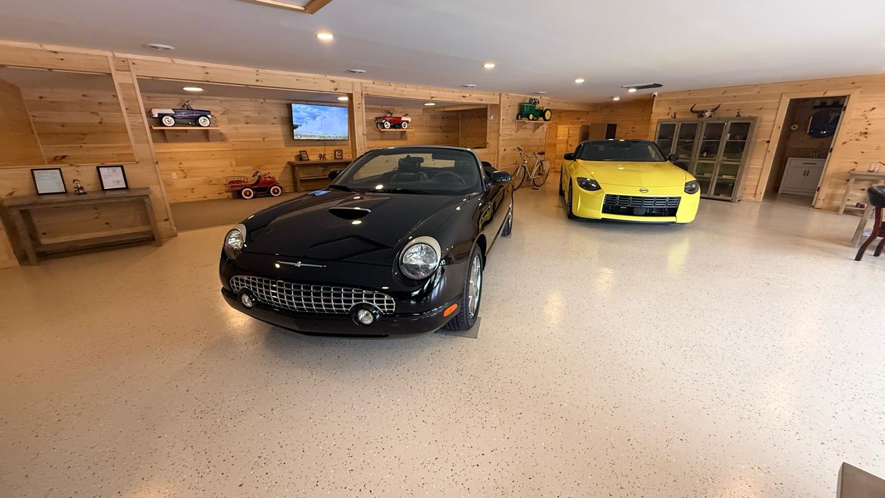Ford Thunderbird Deluxe 2003